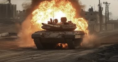 فصائل فلسطينية: اشتعال النار في دبابة إسرائيلية بعد استهدافها بعبوة ناسفة بغزة