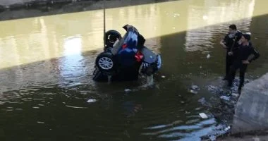 الحماية المدنية بالقليوبية تنتشل سيارة سقطت بالمياه على طريق بنها بلتان