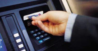 تحذير عاجل من البنوك للعملاء بسبب التوقيت الشتوى.. ما السبب؟