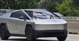 تسلا تستدعى آلاف من سيارات Cybertrucks بعد استمرار سقوط المصابيح الأمامية