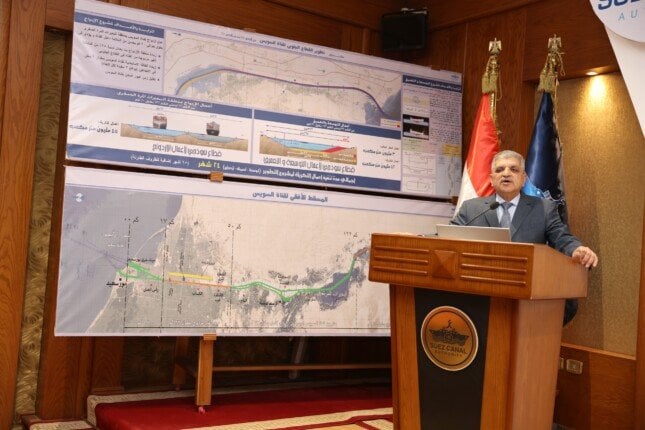 الفريق ربيع: نجاح جهود الإنقاذ البحري في التعامل الفوري مع حادث جنوح إحدى ناقلات النفط خلال عبورها للقناة والملاحة منتظمة من الاتجاهين