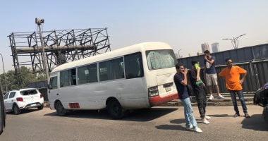 أتوبيس يصدم عربة كارو ويصيب عامل وسيدة ونفوق حمار بكرداسة