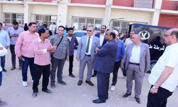 لتوفير بيئة علاجية متكاملة.. رئيس جامعة سوهاج يتابع الأعمال الإنشائية بمستشفى الجراحات