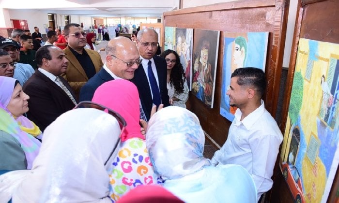 إبداع بلا حدود.. طلاب ذوو الهمم يتألقون في معرض "تمكين" بجامعة سوهاج