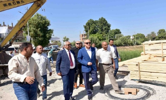 محافظ الأقصر يتفقد مشروعات البنية التحتية بمدينة إسنا