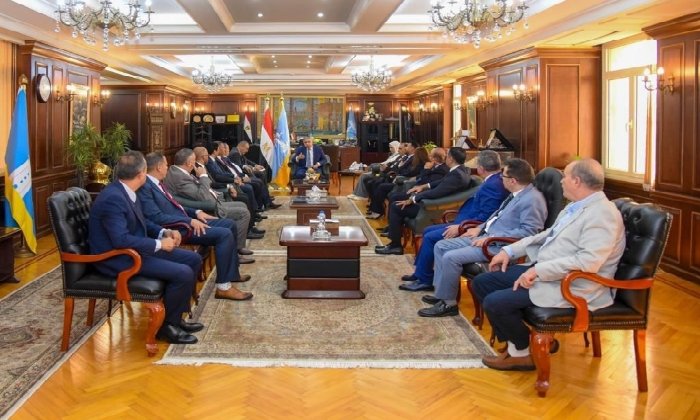 محافظ الإسكندرية لأعضاء الشيوخ: "تعاوننا الركيزة الأساسية لتحقيق التنمية المنشودة