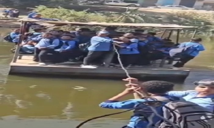 بعد تداول فيديو لعبور الطلاب.. محافظ سوهاج يوقف معدية البلينا المخالفة ويحرر محضر لمالكها