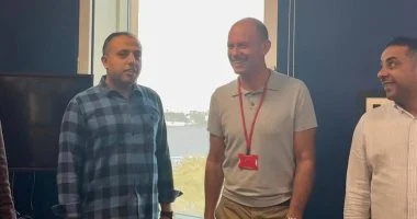 تداول صورة لـ توروب مدرب الأهلي خلال زيارة سفارة الدنمارك بالقاهرة