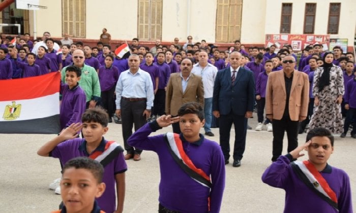 مدير تعليم بورسعيد يتفقد مدرسة «الإعدادية بنين» ويشدد على تفعيل لائحة الانضباط