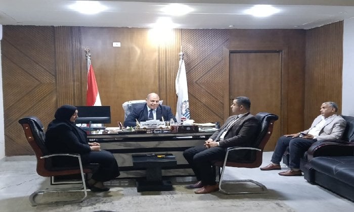 مدير تعليم قنا يترأس اجتماع لجنة متابعة مشروعات وبرامج التغذية المدرسية