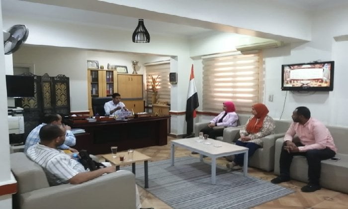 بعد لقاء وفد الوزارة.. مديرصحة الأقصر يشدد على الانضباط الإداري ويتفقد وحدات "القرنة"