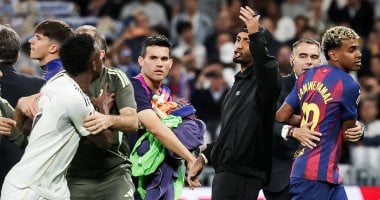 الريال وبرشلونة.. تمريراتك خلفية وراء مشادة لامين يامال وفينيسيوس.. فيديو