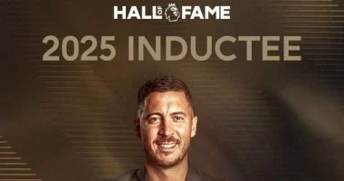 هازارد يعود للأضواء احتفالا بانضمامه لقاعة مشاهير الدورى الإنجليزى