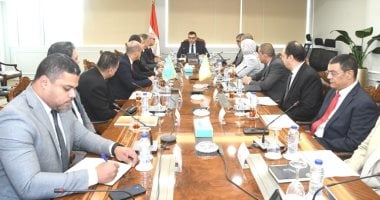 وزير الإسكان يتابع سير العمل بقطاع الشئون العقارية والتجارية بهيئة المجتمعات العمرانية