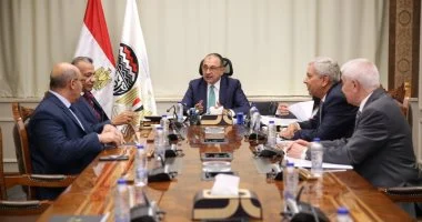 وزير قطاع الأعمال العام يبحث تأمين احتياجات السوق من بنج الأسنان