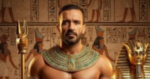 على معلول يحتفل بافتتاح المتحف المصري الكبير بـ الزى الفرعونى